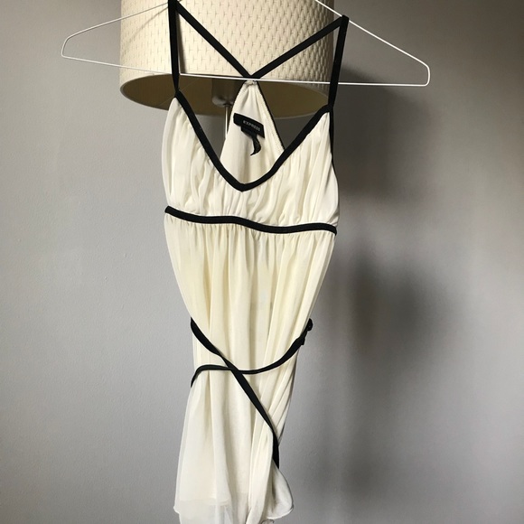 Express| Roman-esque Babydoll Sheer Top - Picture 5 of 9